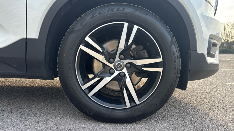 Volvo Xc40 2.0 T4 R DESIGN 5dr AWD Geartronic Petrol Estate